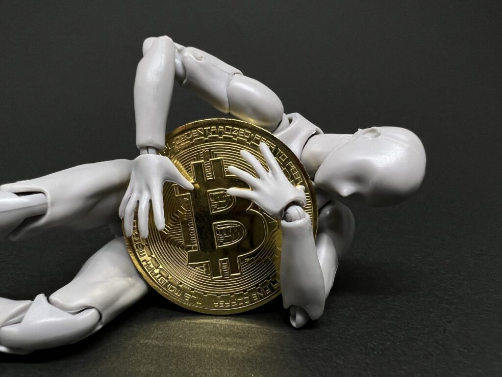 ガッチリと掴んで長期保有したり、資産を守ったりするイメージ