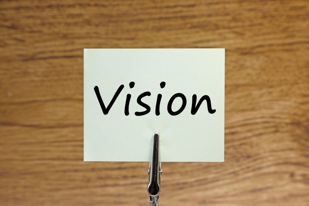 クリップで留められた『Vision』と書かれたメモ用紙